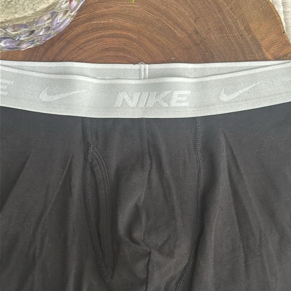 Nike - Picture 2 of 5